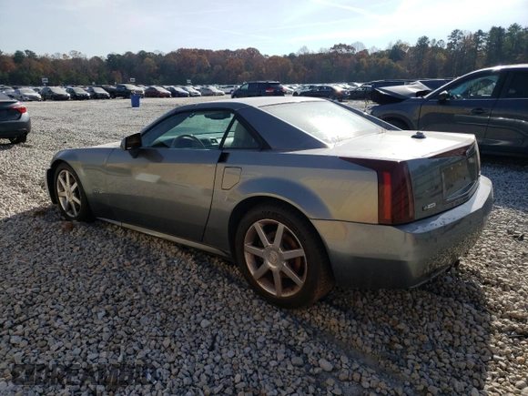 2004 Cadillac XLR z VIN 1G6YV34A845603654, wystawiony jako Copart lot #83494824 z przebiegiem 89 609 mil mil oraz Szkoda całkowita • Salvage title. Historia ofert i sprzedaży dostępna na DreamBid. Obrazek 2.