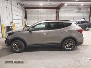 2017 Hyundai Santa Fe 2.4L z VIN 5XYZUDLBXHG447389, wystawiony jako IAAI lot #42249551 z przebiegiem 178 084 mil mil oraz . Historia ofert i sprzedaży dostępna na DreamBid. Obrazek 15.