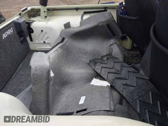 2001 Jeep Wrangler Sport with VIN 1J4FA49S91P354668, listed as a IAAI auction lot 41883227 with 197,043 mi miles and . Bid and sale history available at DreamBid. Image 8.