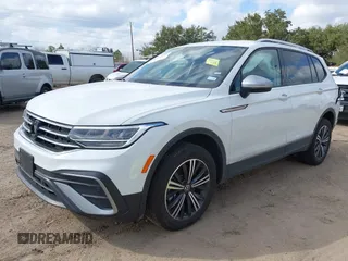 2024 Volkswagen Tiguan Wolfsburg Edition z VIN 3VV5B7AX8RM233687, wystawiony jako IAAI lot #41504709 z przebiegiem 2 387 mil mil oraz . Historia ofert i sprzedaży dostępna na DreamBid. Obrazek 2.