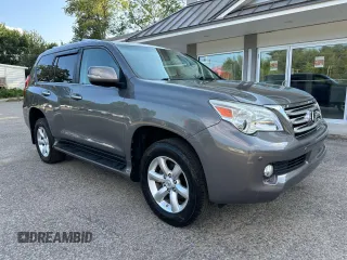 2011 Lexus GX 460 z VIN JTJBM7FXXB5026960, wystawiony jako Copart lot #65468685 z przebiegiem 132 009 mil mil oraz Czysty tytuł • Clean title. Historia ofert i sprzedaży dostępna na DreamBid. Obrazek 1.
