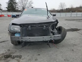 2020 Chrysler 300 S z VIN 2C3CCABG7LH128468, wystawiony jako Copart lot #44922825 z przebiegiem 33 604 mil mil oraz Szkoda całkowita • Salvage title. Historia ofert i sprzedaży dostępna na DreamBid. Obrazek 5.