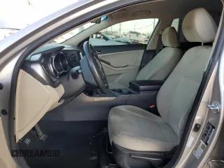 2013 Kia Optima LX z VIN 5XXGM4A74DG156035, wystawiony jako Copart lot #59358245 z przebiegiem 136 540 mil mil oraz Szkoda całkowita • Salvage title. Historia ofert i sprzedaży dostępna na DreamBid. Obrazek 7.