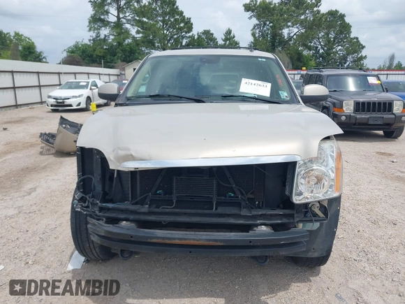 2007 GMC Yukon SLE with VIN 1GKFC13097R327218, listed as a IAAI auction lot 42142633 with 135,206 mi miles and . Bid and sale history available at DreamBid. Image 13.