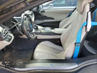 2014 BMW i8 z VIN WBY2Z2C50EVX64814, wystawiony jako Copart lot #52720385 z przebiegiem 63 909 mil mil oraz Szkoda całkowita • Salvage title. Historia ofert i sprzedaży dostępna na DreamBid. Obrazek 7.