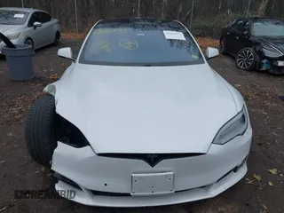 2020 Tesla Model S Long Range with VIN 5YJSA1E23LF389065, listed as a IAAI auction lot 41131372 with Not Provided miles. Bid and sale history available at carsss.com. Image 12.