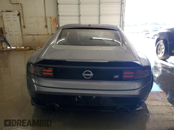 2024 Nissan Z Performance с VIN JN1BZ4BH8RM363566, выставлен на аукционе Copart как лот 47385535 с пробегом 17 514 миль миль и Списание • Salvage title. История ставок и продаж доступна на DreamBid. Изображение 6.
