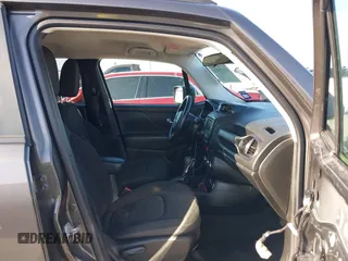 2017 Jeep Renegade Latitude with VIN ZACCJABB6HPG45899, listed as a IAAI auction lot 41531935 with 110,533 mi miles. Bid and sale history available at carsss.com. Image 5.