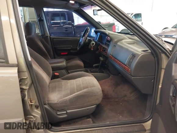 1996 Jeep Grand Cherokee Laredo with VIN 1J4GZ58S9TC293787, listed as a IAAI auction lot 41179368 with 141,755 mi miles. Bid and sale history available at carsss.com. Image 5.