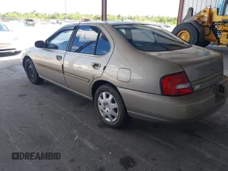 2001 Nissan Altima GXE z VIN 1N4DL01D11C140459, wystawiony jako IAAI lot #42268319 z przebiegiem 90 378 mil mil oraz . Historia ofert i sprzedaży dostępna na DreamBid. Obrazek 3.