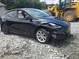 2024 Tesla Model Y Long Range z VIN 7SAYGDEEXRF072397, wystawiony jako Copart lot #61157535 z przebiegiem Nie podano mil oraz Szkoda całkowita • Salvage title. Historia ofert i sprzedaży dostępna na DreamBid. Obrazek 14.