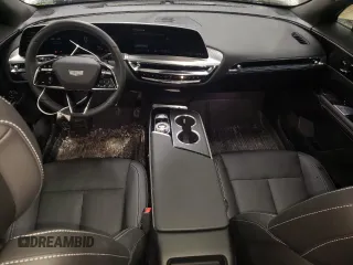 2025 Cadillac LYRIQ z VIN 1GYKPURL7SZ303441, wystawiony jako Copart lot #47011235 z przebiegiem 1 078 mil mil oraz Szkoda całkowita • Salvage title. Historia ofert i sprzedaży dostępna na DreamBid. Obrazek 8.