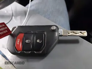 2019 Jeep Wrangler Unlimited Sahara с VIN 1C4HJXEN8KW588369, выставлен на аукционе IAAI как лот 42581061 с пробегом 90 710 миль миль и . История ставок и продаж доступна на DreamBid. Изображение 11.