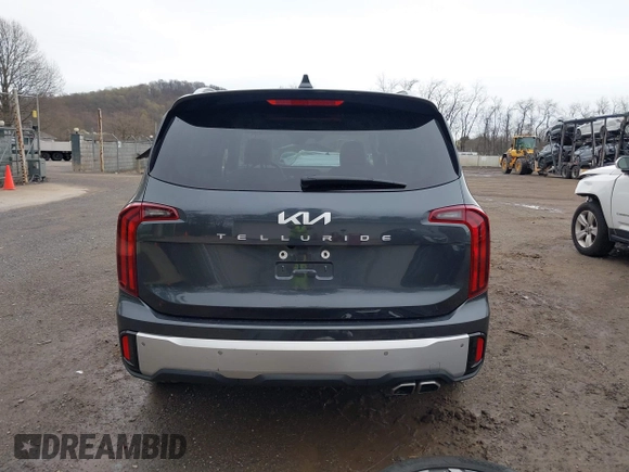 2024 Kia Telluride S with VIN 5XYP64GC8RG553376, listed as a IAAI auction lot 41952508 with 7,218 mi miles and . Bid and sale history available at carsss.com. Image 17.