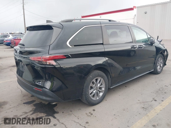 2022 Toyota Sienna LE z VIN 5TDKSKFC1NS042455, wystawiony jako IAAI lot #41921094 z przebiegiem 84 810 mil mil oraz . Historia ofert i sprzedaży dostępna na DreamBid. Obrazek 4.