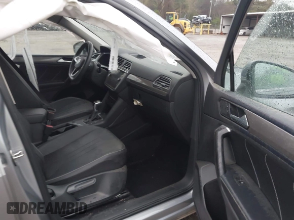 2023 Volkswagen Tiguan SE with VIN 3VV3B7AX6PM032195, listed as a IAAI auction lot 41867087 with 29,860 mi miles and . Bid and sale history available at DreamBid. Image 5.