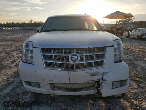 2010 Cadillac Escalade z VIN 1GYUCKEF1AR285882, wystawiony jako Copart lot #84595804 z przebiegiem 225 775 mil mil oraz Nie do naprawy • Non repairable. Historia ofert i sprzedaży dostępna na DreamBid. Obrazek 5.