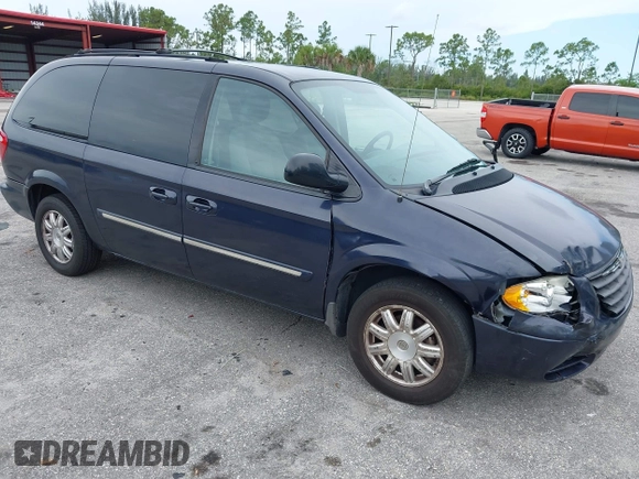 2007 Chrysler Town & Country Touring z VIN 2A4GP54L37R210162, wystawiony jako IAAI lot #42414404 z przebiegiem 276 516 mil mil oraz . Historia ofert i sprzedaży dostępna na DreamBid. Obrazek 1.