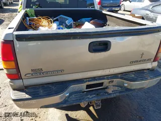 2000 Chevrolet Silverado 1500 LS with VIN 2GCEC19T2Y1199939, listed as a IAAI auction lot 41350239 with 321,613 mi miles. Bid and sale history available at carsss.com. Image 12.