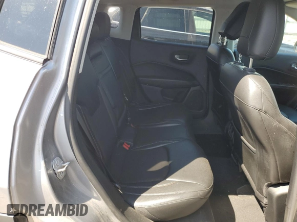 2018 Jeep Compass Latitude z VIN 3C4NJDBB6JT392821, wystawiony jako Copart lot #57628865 z przebiegiem 217 327 mil mil oraz Szkoda całkowita • Salvage title. Historia ofert i sprzedaży dostępna na DreamBid. Obrazek 10.