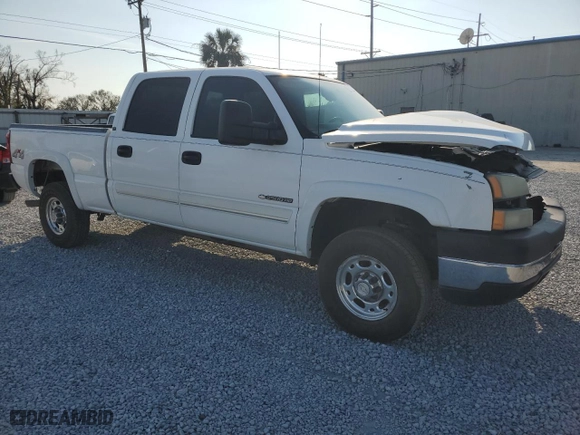 2006 Chevrolet Silverado 2500HD LT2 with VIN 1GCHK23U36F125555, listed as a Copart auction lot 43196755 with 150,417 mi miles and Salvage Title. Bid and sale history available at carsss.com. Image 4.