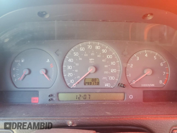 1999 Volvo S70 z VIN YV1LS55A1X1602877, wystawiony jako Copart lot #74921134 z przebiegiem 299 173 mil mil oraz Szkody całkowita. Historia ofert i sprzedaży dostępna na DreamBid. Obrazek 9.