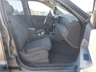 2005 Jeep Grand Cherokee Laredo with VIN 1J4GR48K85C540116, listed as a IAAI auction lot 41816065 with 137,388 mi miles. Bid and sale history available at carsss.com. Image 5.