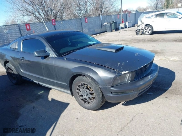 2008 Ford Mustang Deluxe with VIN 1ZVHT80NX85175386, listed as a IAAI auction lot 41601400 with 216228 miles. Bid and sale history available at carsss.com. Image 1.