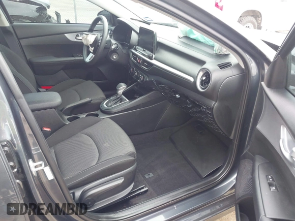 2023 Kia Forte LXS z VIN 3KPF24AD5PE682954, wystawiony jako IAAI lot #41510428 z przebiegiem 15 928 mil mil oraz . Historia ofert i sprzedaży dostępna na DreamBid. Obrazek 5.