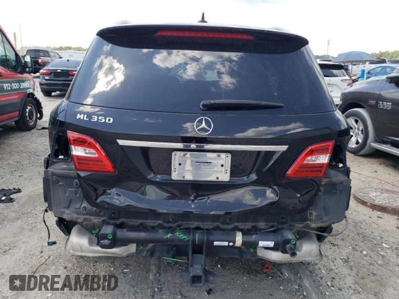 2013 Mercedes-Benz M 350 z VIN 4JGDA5JB4DA213539, wystawiony jako Copart lot #57597245 z przebiegiem 75 086 mil mil oraz Szkoda całkowita • Salvage title. Historia ofert i sprzedaży dostępna na DreamBid. Obrazek 6.