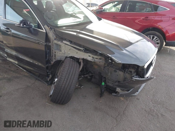 2019 Volvo XC60 Momentum with VIN LYV102RKXKB196748, listed as a IAAI auction lot 41261328 with 74,925 mi miles and . Bid and sale history available at DreamBid. Image 6.