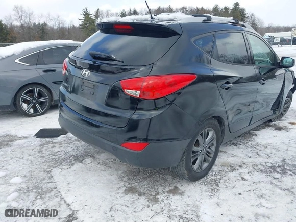 2015 Hyundai Tucson SE with VIN KM8JU3AG2FU103035, listed as a IAAI auction lot 41592256 with 105,792 mi miles. Bid and sale history available at carsss.com. Image 4.