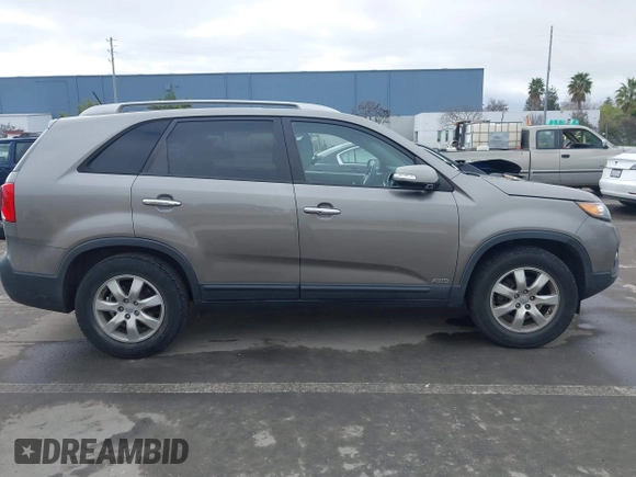 2013 Kia Sorento LX with VIN 5XYKTCA62DG313524, listed as a IAAI auction lot 41624883 with 70,777 mi miles. Bid and sale history available at carsss.com. Image 13.