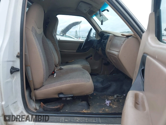 1997 Ford Ranger XLT z VIN 1FTCR10A8VUD39042, wystawiony jako IAAI lot #41888576 z przebiegiem 131 902 mil mil oraz . Historia ofert i sprzedaży dostępna na DreamBid. Obrazek 5.