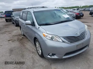 2014 Toyota Sienna Limited z VIN 5TDDK3DC7ES081231, wystawiony jako IAAI lot #42188794 z przebiegiem 174 575 mil mil oraz . Historia ofert i sprzedaży dostępna na DreamBid. Obrazek 1.