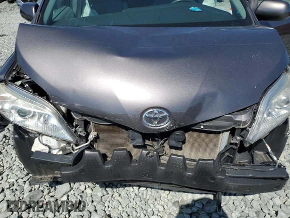2015 Toyota Sienna LE AAS с VIN 5TDKK3DC3FS637513, выставлен на аукционе Copart как лот 57473035 с пробегом 133 997 миль миль и Списание • Salvage title. История ставок и продаж доступна на DreamBid. Изображение 12.