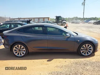 2018 Tesla Model 3 Long Range Battery z VIN 5YJ3E1EBXJF121183, wystawiony jako IAAI lot #42070712 z przebiegiem 71 823 mil mil oraz . Historia ofert i sprzedaży dostępna na DreamBid. Obrazek 13.