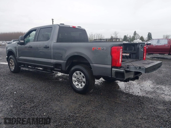 2024 Ford Super Duty F-250 SRW XL with VIN 1FT7W2BT5RED24013, listed as a IAAI auction lot 41206461 with 40,565 mi miles. Bid and sale history available at carsss.com. Image 3.