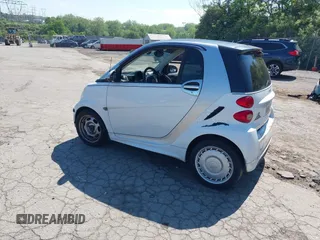 2015 Smart fortwo Passion with VIN WMEEJ3BAXFK810065, listed as a IAAI auction lot 42212154 with 20,553 mi miles and . Bid and sale history available at DreamBid. Image 3.