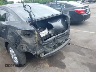 2016 Scion iA z VIN 3MYDLBZV5GY133972, wystawiony jako IAAI lot #42260164 z przebiegiem 156 981 mil mil oraz . Historia ofert i sprzedaży dostępna na DreamBid. Obrazek 6.