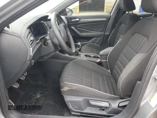 2024 Volkswagen Jetta Sport z VIN 3VWAM7BU7RM055585, wystawiony jako Copart lot #42109675 z przebiegiem 17 485 mil mil oraz Szkoda całkowita • Salvage title. Historia ofert i sprzedaży dostępna na DreamBid. Obrazek 7.
