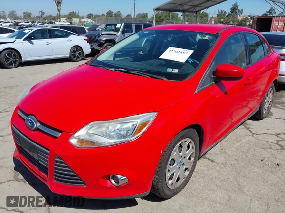 2012 Ford Focus SE z VIN 1FAHP3F21CL177044, wystawiony jako IAAI lot #42702897 z przebiegiem 189 898 mil mil oraz . Historia ofert i sprzedaży dostępna na DreamBid. Obrazek 2.