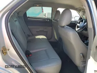 2006 Chrysler 300 Touring z VIN 2C3KA53GX6H531405, wystawiony jako Copart lot #55537945 z przebiegiem 116 950 mil mil oraz Szkoda całkowita • Salvage title. Historia ofert i sprzedaży dostępna na DreamBid. Obrazek 10.