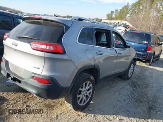 2015 Jeep Cherokee Latitude with VIN 1C4PJMCS8FW570785, listed as a IAAI auction lot 41398481 with 150,400 mi miles and . Bid and sale history available at DreamBid. Image 4.