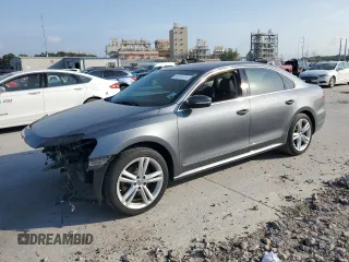 2013 Volkswagen Passat SEL Premium z VIN 1VWCN7A36DC135095, wystawiony jako Copart lot #57338905 z przebiegiem 151 843 mil mil oraz Szkoda całkowita • Salvage title. Historia ofert i sprzedaży dostępna na DreamBid. Obrazek 1.