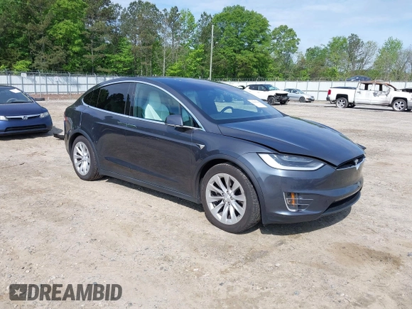 2017 Tesla Model X 90D z VIN 5YJXCBE20HF070235, wystawiony jako IAAI lot #42099344 z przebiegiem 57 686 mil mil oraz . Historia ofert i sprzedaży dostępna na DreamBid. Obrazek 1.