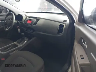 2013 Kia Sportage LX z VIN KNDPBCA28D7356137, wystawiony jako IAAI lot #41577243 z przebiegiem 141 985 mil mil oraz . Historia ofert i sprzedaży dostępna na DreamBid. Obrazek 5.