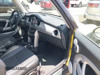 2006 MINI Hardtop с VIN WMWRC33576TK65655, выставлен на аукционе IAAI как лот 42453780 с пробегом 42 960 миль миль и . История ставок и продаж доступна на DreamBid. Изображение 5.