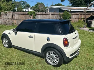 2007 MINI Hardtop S with VIN WMWMF73527TL89620, listed as a Copart auction lot 52344035 with 105,600 mi miles and Clean Title. Bid and sale history available at DreamBid. Image 3.