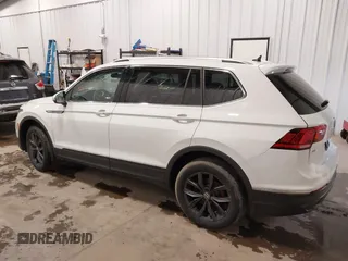 2024 Volkswagen Tiguan SE с VIN 3VV2B7AX0RM035320, выставлен на аукционе IAAI как лот 41922187 с пробегом 28 153 миль миль и . История ставок и продаж доступна на DreamBid. Изображение 3.
